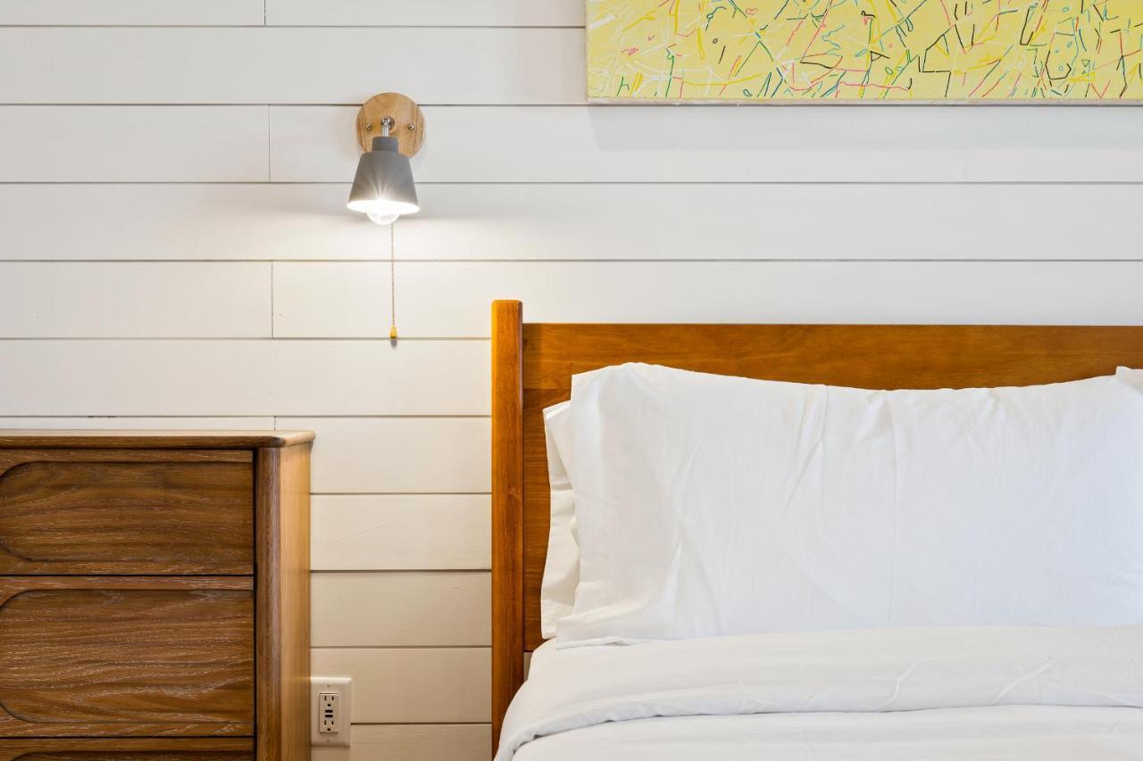 Boutique Room Steps From Downtown Mall Rose Jean Room 1 Charlottesville Exteriör bild
