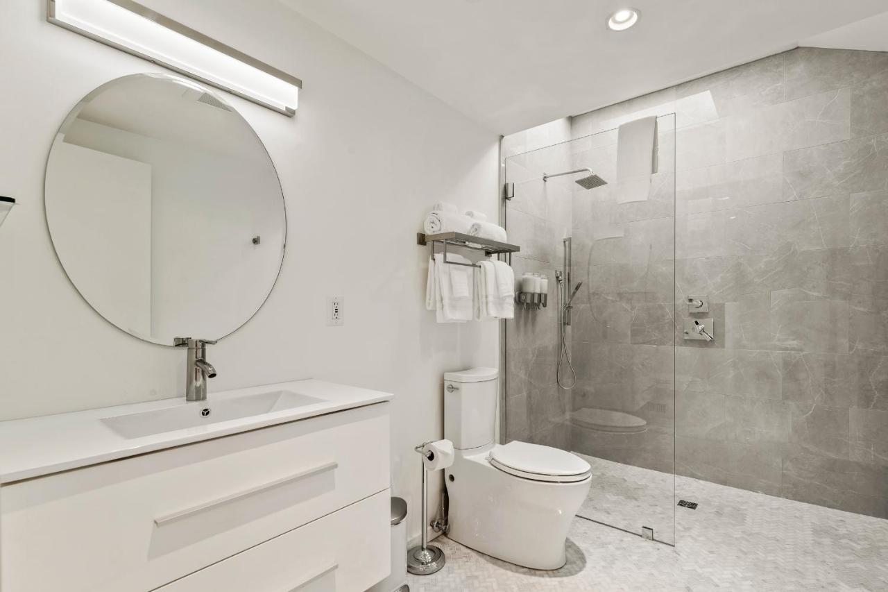 Boutique Room Steps From Downtown Mall Rose Jean Room 1 Charlottesville Exteriör bild